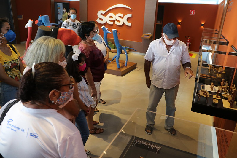 Escritores e estudantes prestigiam atividades artísticas na Galeria de Arte Sesc