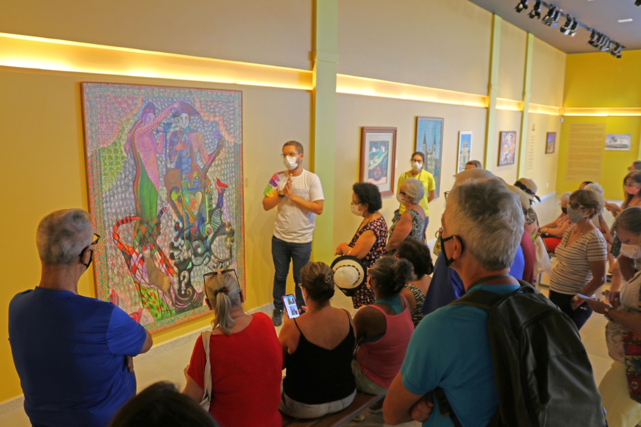 Turistas do Rio Grande do Sul conhecem a Galeria de Arte Sesc