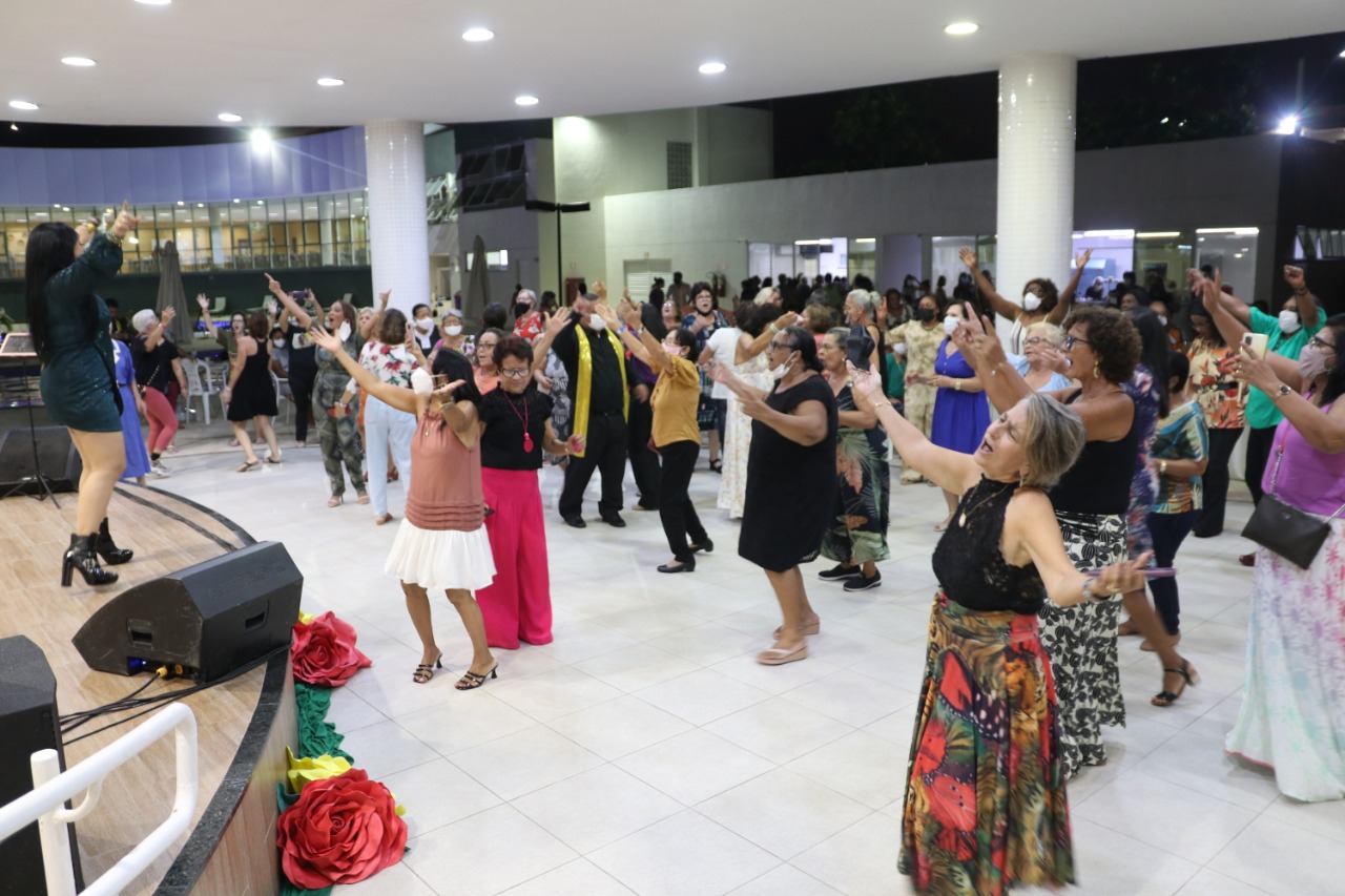 Grupo Nova Vida se reúne em tarde dançante