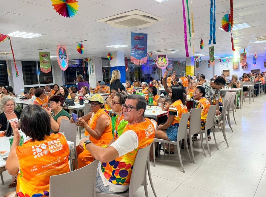 Lene Hall agita a ressaca do carnaval no Happy Hour do Sesc