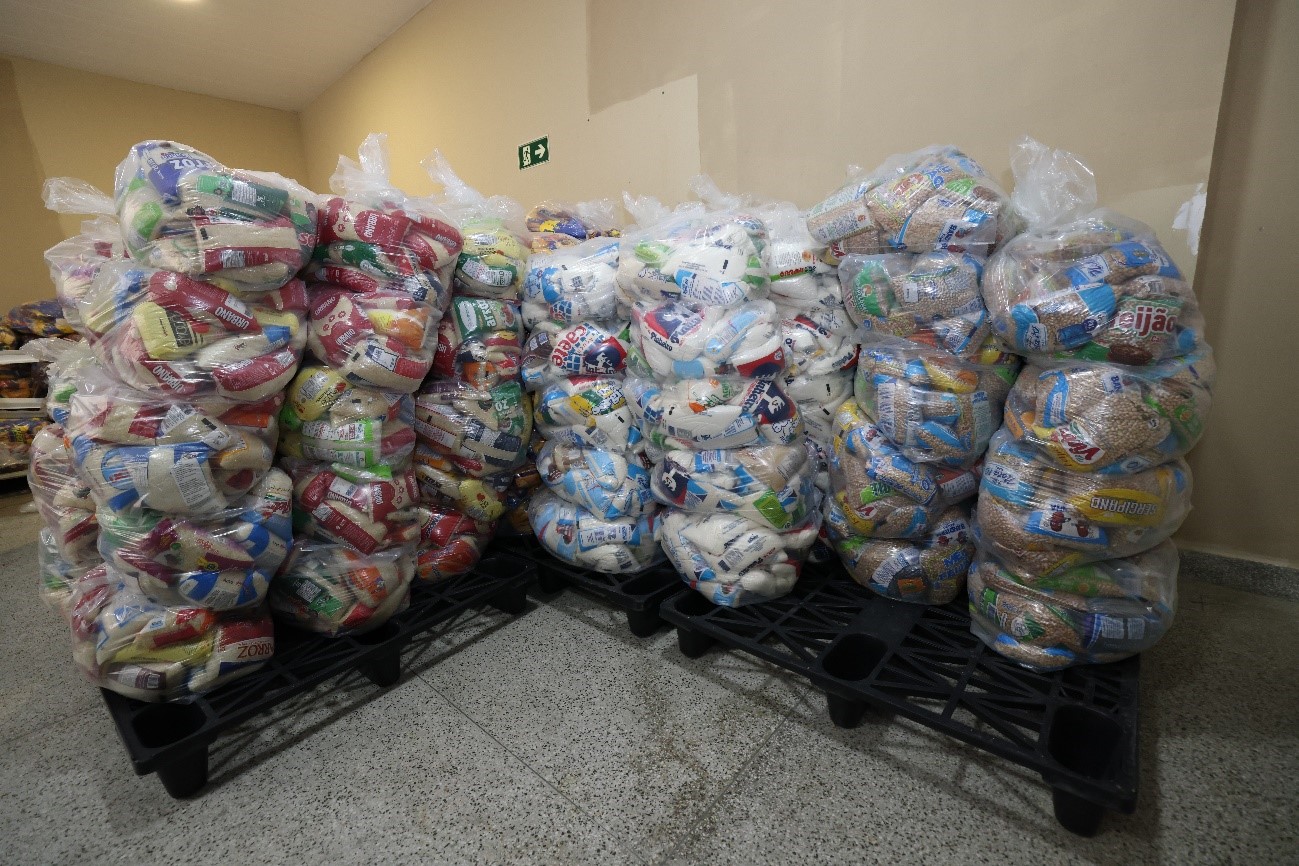 Sesc Mesa Brasil recebe 3,8 toneladas de alimentos do Riomar Shopping Aracaju