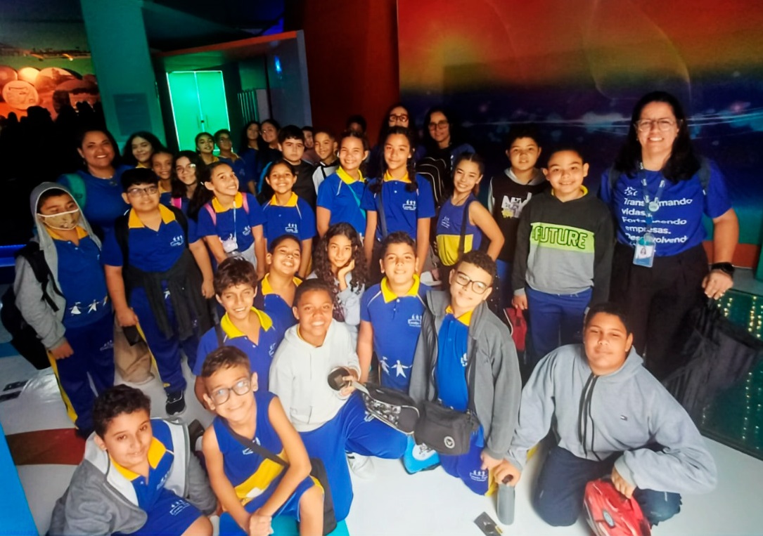Alunos da Escola Sesc exploram ciência e tecnologia em visita ao Espaço Energia