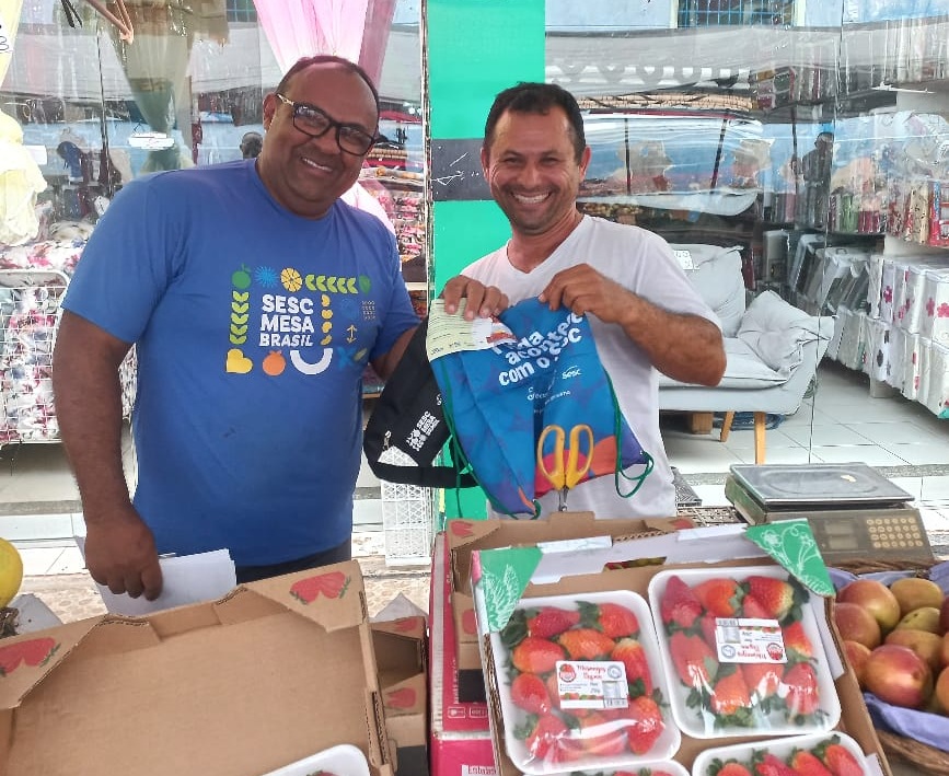 Sesc Mesa Brasil presenteia e agradece feirantes doadores do programa