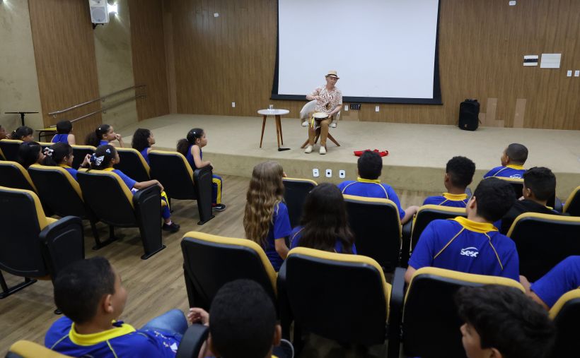 Alunos da Escola Sesc participam de contação de histórias